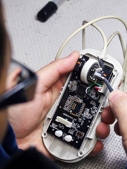 PC9821V13 通電確認済み　マウス交換 ワイヤレスマウス 電池交換 ～赤ランプ点滅から白く点灯～ - YouTube