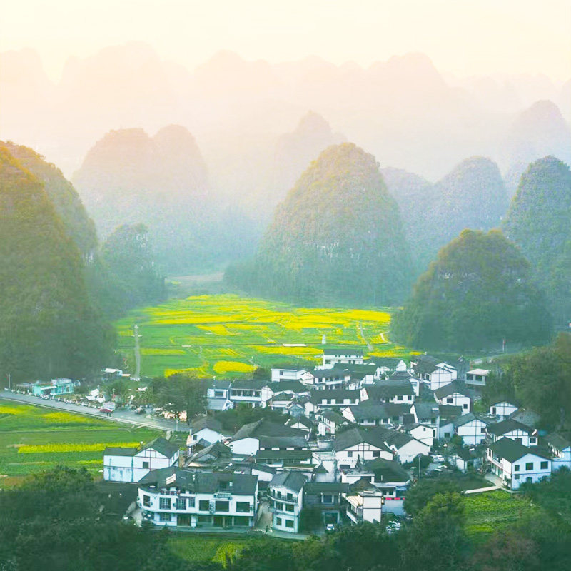 贵州旅游8日游黄果树小七孔西江镇远梵净山马岭河万峰林甲秀楼