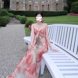 
High-end temperament, waist-slimming, slimming seaside vacation beach dress for women, slightly fat, large size, French design long skirt