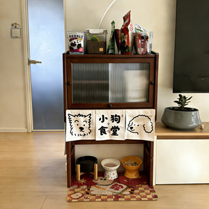 
Medieval style cat canteen storage rack above the cat bowl canned cat food and pet supplies storage rack dog small canteen