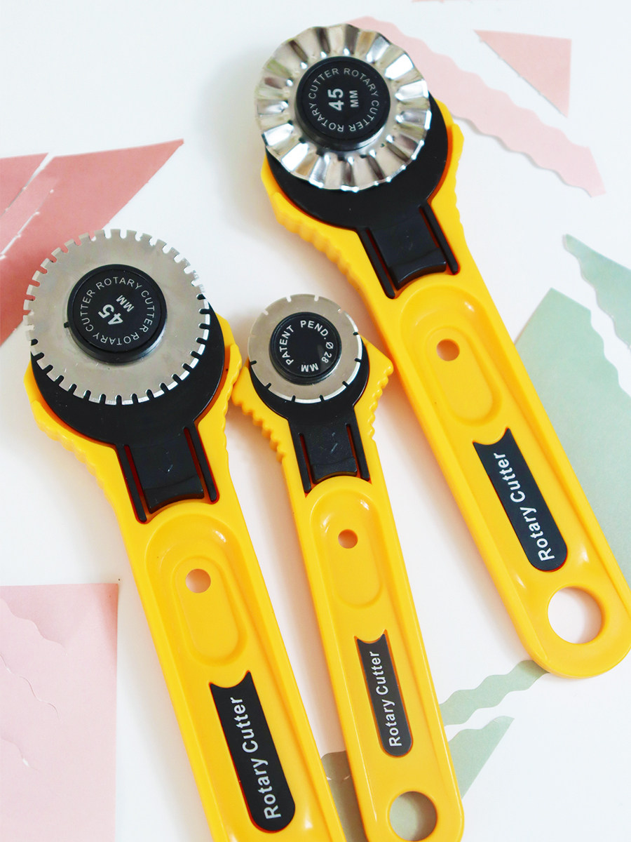 Roller Knife Cutter - Dotted & Wavy Line Tool for Cloth & Leather