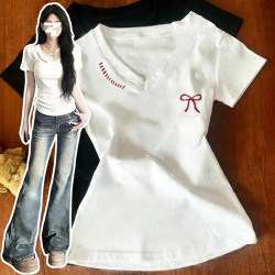 American-Style Regular Shoulder V-Neck Slim-Fit Short-Sleeve T-Shirt for Women, Perfect for Summer Wear, Super Stylish and Unique with a Beautiful Bow Print Top