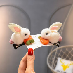 Cute Cartoon White Rabbit Eating Carrot Hairpin for Children, Plush Hair Accessory for Girls, Side Clip Hair Ornament for the Year of the Rabbit