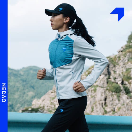 Inner splicing with hooded soft shell elastic windproof lock warm autumn and winter training marathon running women's breathable jacket