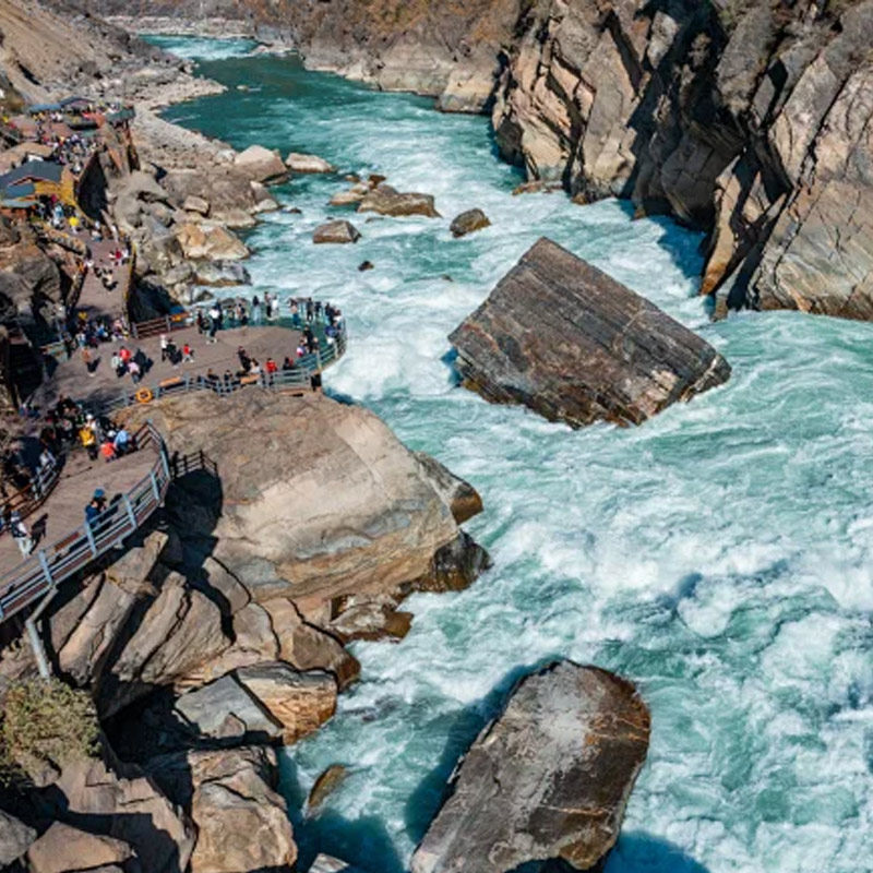 【8人小团】云南丽江虎跳峡徒步两日游专业向导香格里拉旅游2日游