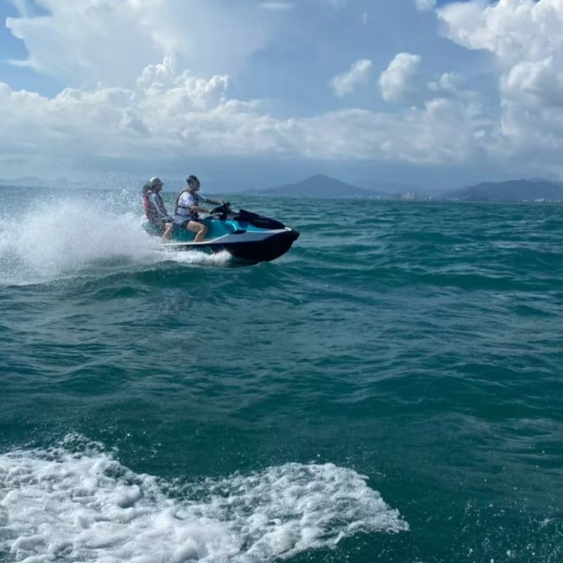 亚龙湾远海珊瑚礁潜水+摩托艇+香蕉船【2人起订,多种项目可选】