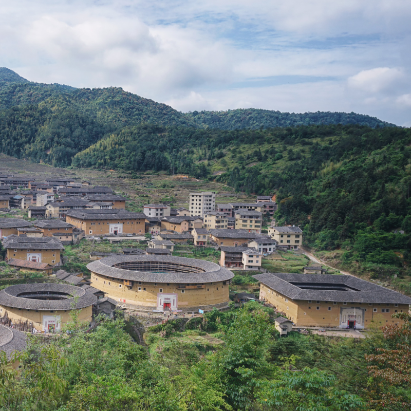 厦门漳州永定初溪土楼+南靖田螺坑一日游小团可选云水谣景区包车