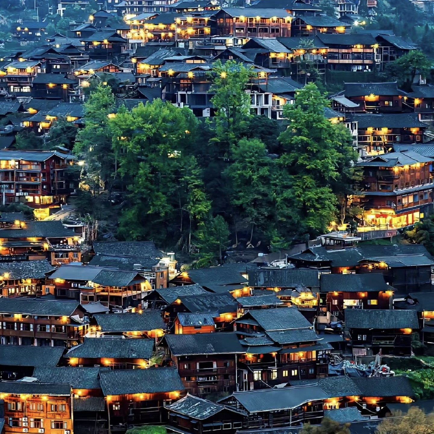 【贵州独立成团5天4晚2人起订】黄果树+大小七孔+西江苗寨+青岩