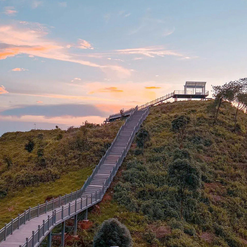 云南腾冲东山草原绮罗古镇博物馆一日游 升级可选洞山杜鹃王温泉