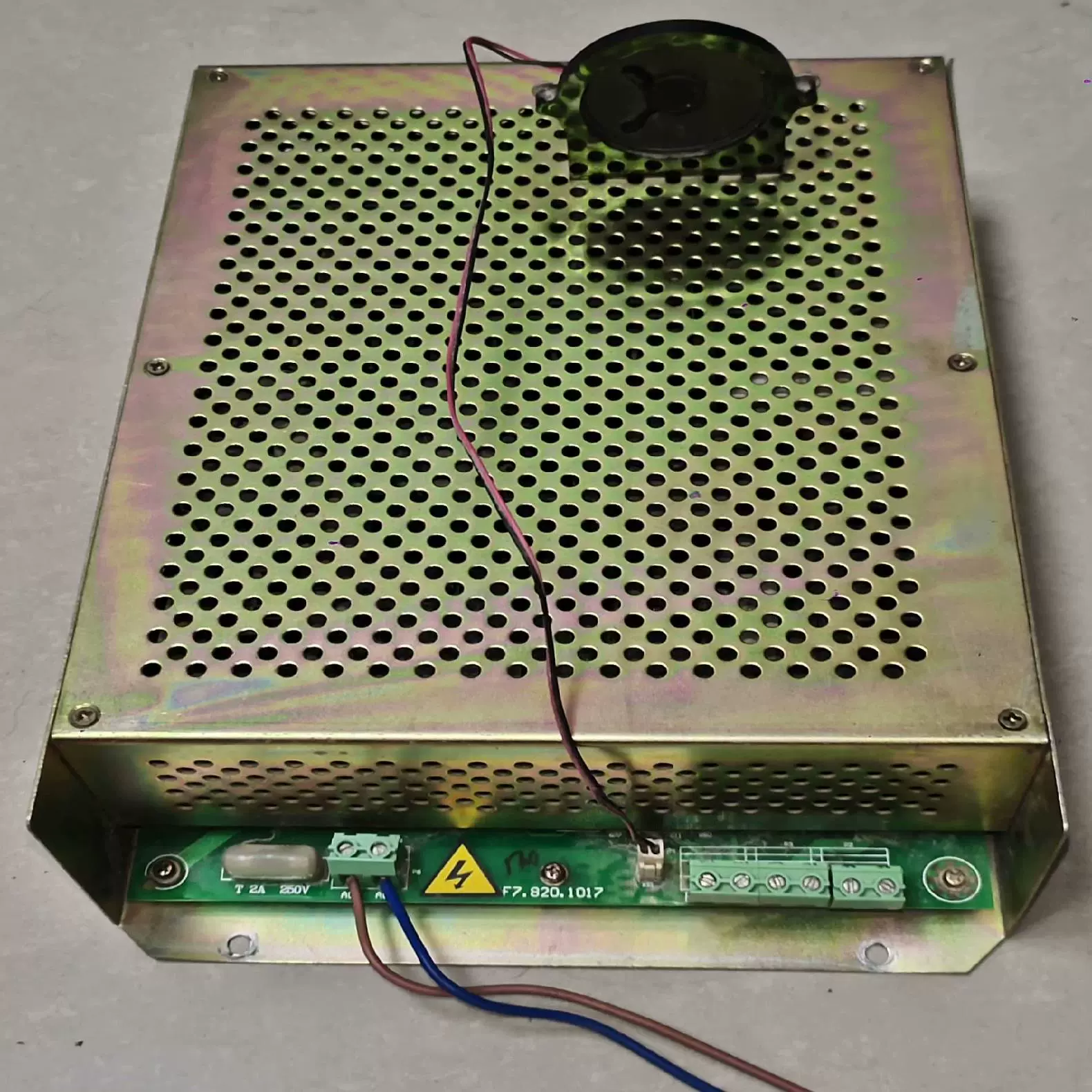 Placa de retenci¨®n del faro delantero para cami¨®n Howo, OEM 811W25115-5010 - Vista detallada