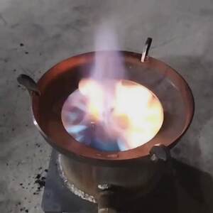 Hot selling waste oil burning heating stove rural new heating stove 2023 winter stove burning household gasifier breeding