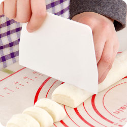 Scraper Baking Scraper Blade Cake Scraper Plastic Smoothing and Cutting Board Rice Roll Food-Grade Tool