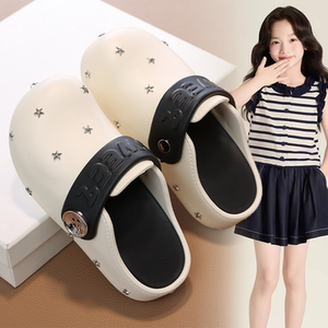 
2026 summer new style thick-soled breathable two-wear sandals and slippers for girls to wear at home and out for daily use. Western-style clogs