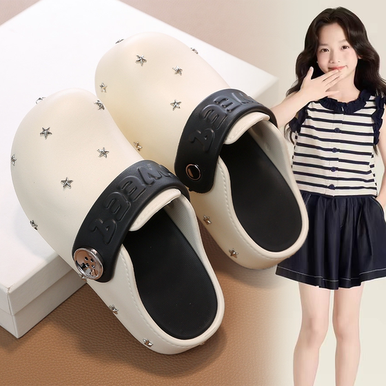 
2026 summer new style thick-soled breathable two-wear sandals and slippers for girls to wear at home and out for daily use. Western-style clogs