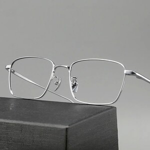 
Japanese retro ultra-light pure titanium frames myopic men can wear prescription frames titanium frames cool half-rim glasses high-end