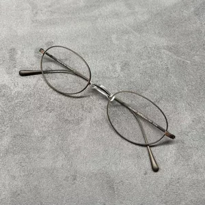 
V6066T pure titanium Japanese Ichiyama nose pad glasses frame is ultra-light and can be worn by men and women with myopia weighing 5 grams for nerds