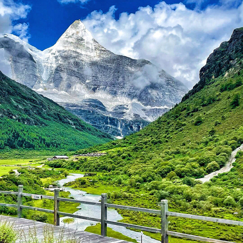 8人团 成都出发稻城亚丁鱼子西墨石公园四姑娘山6天5晚宽松纯玩团