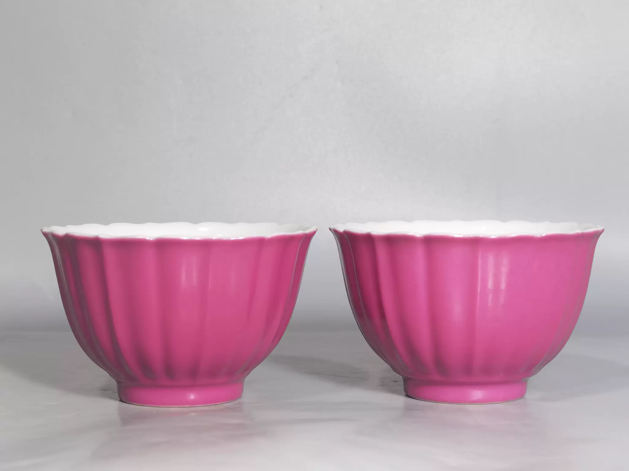 清·雍正御制珐琅彩黄地十二花神杯一套规格：口径6.5cm 高5cm