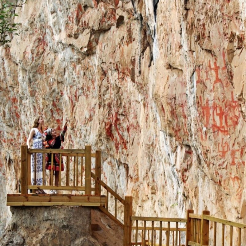 崇左出发 花山岩画景区+友谊关 一日游私家团