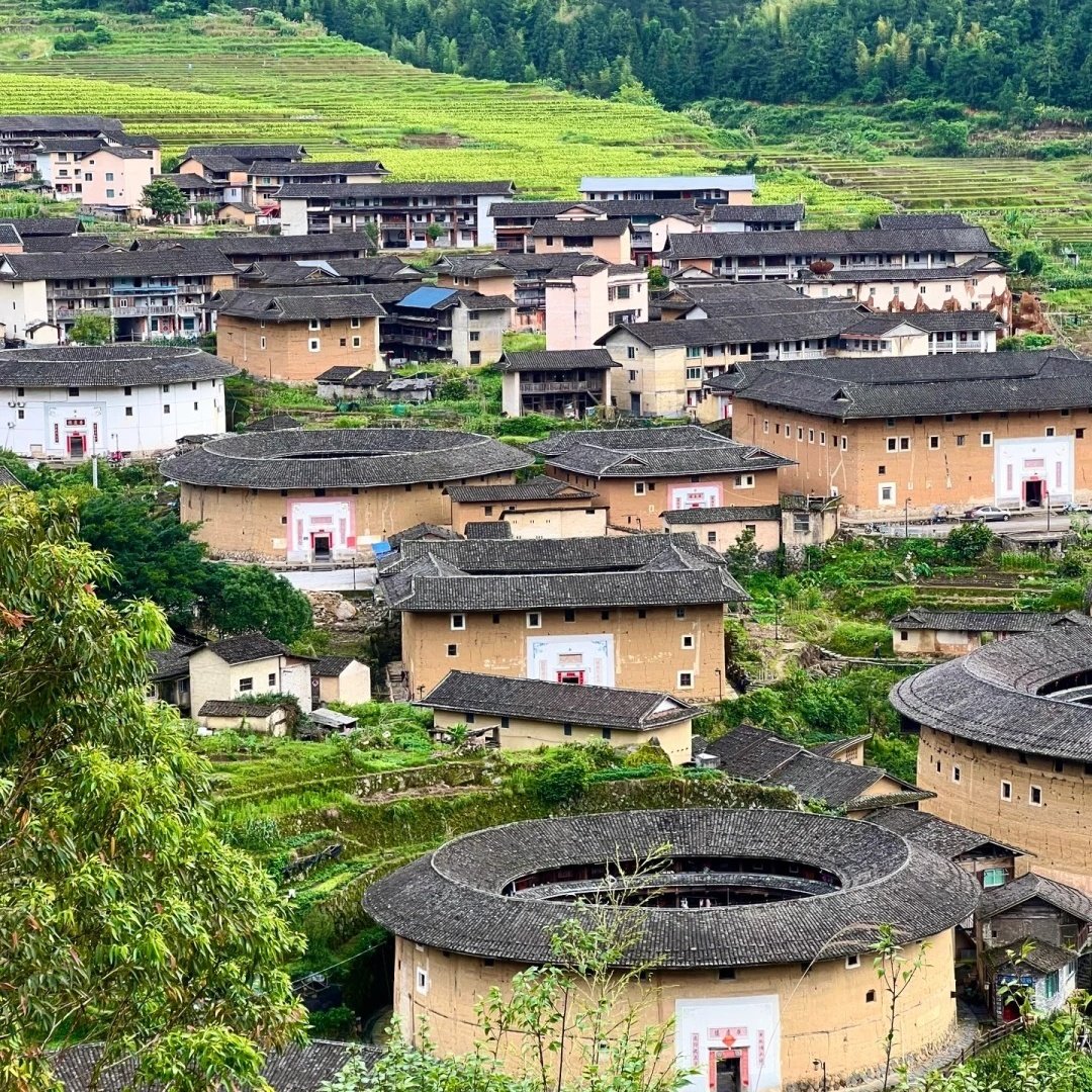 【2~8人私家团含票】龙岩旅游初溪土楼群+南靖云水谣包车一日游