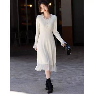 
New for autumn! German M's women's spring and autumn high-intelligence round neck splicing lace waist A-line flesh-covering dress