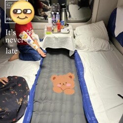 Train Sleeper Bed with Child-Friendly Features, Soft and Hard Sleeper Beds with an Additional Bed in the Middle, Widened Lower Bunk for Travel, Inflatable Mattress