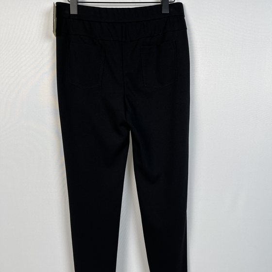 
The same black knitted pencil pants in the spring and autumn counter of Keroba KT7661 2990