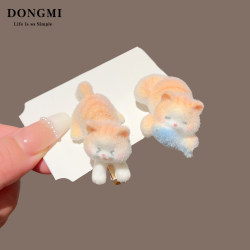 Cute Cartoon Cat Eating Fish Hair Clip, Flocked Girly Side Bangs Clip, Duckbill Clip, New Autumn and Winter Hair Accessory for Women