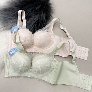 
New baby cotton cloud-like breathing cup push-up no-wire underwear, breast lift to prevent sagging, sweet lace. Silk girl text