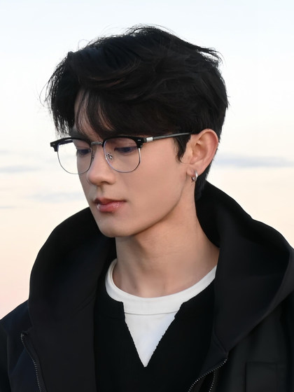 
Automatic photochromic glasses for men with myopia can be equipped with prescription anti-blue light gentle half-rim eye frame frames for women