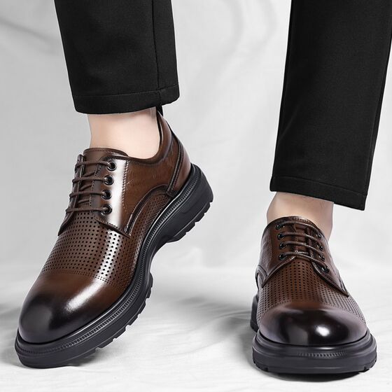 
New leather shoes for men, new business formal wear, popular casual A casual hollow men's shoes, British trendy grooms, Korean style wedding leather