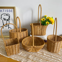 Rattan Flower Basket, Wicker Bamboo Basket, European-Style Imitation Rattan Woven Hand-Held Fruit Picnic Basket, Straw Woven Egg and Flower Arrangement Basket