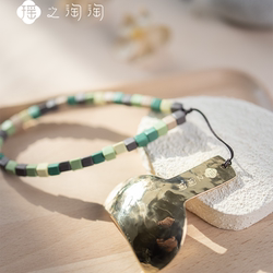 ● Exquisite Brass Scraper ● H65 Solid Copper Portable Gua Sha Board for Meridian Massage with Hammer Pattern and Hanging Strap.