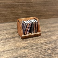 Mini Book Storage Wooden Frame Dollhouse Miniature Simulated Vintage Book Scene Decoration