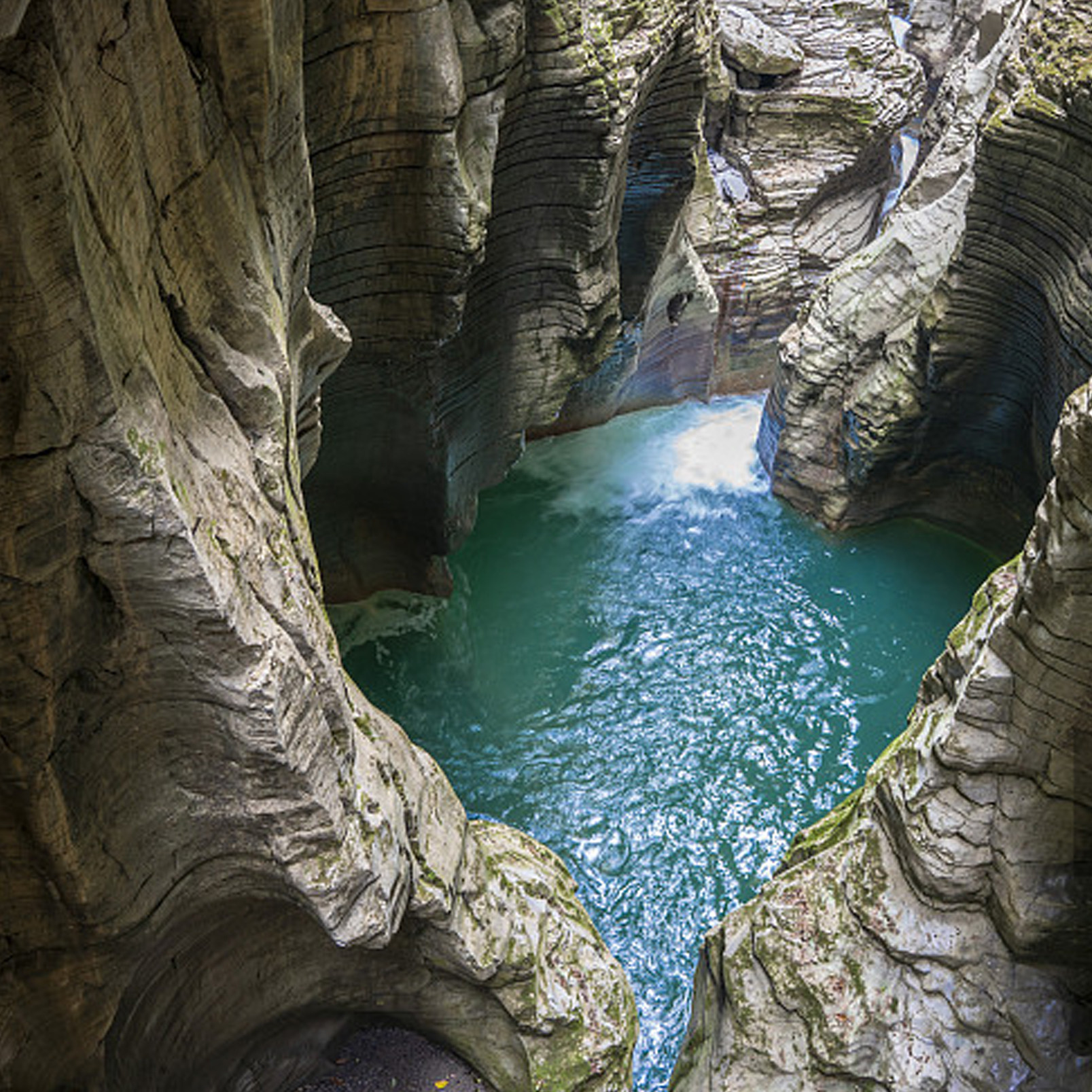 恩施旅游五日游 恩施大峡谷屏山峡谷狮子关宣恩夜景地心谷5天跟团