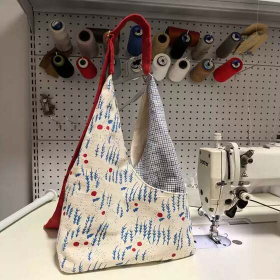 
Retro literary cedar print handbag, casual outing, commuting, sundry storage bag, portable handbag