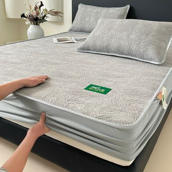 
Maternal and infant grade high-end ice silk mat three-piece fitted sheet style ice bean soft mat machine washable summer mattress