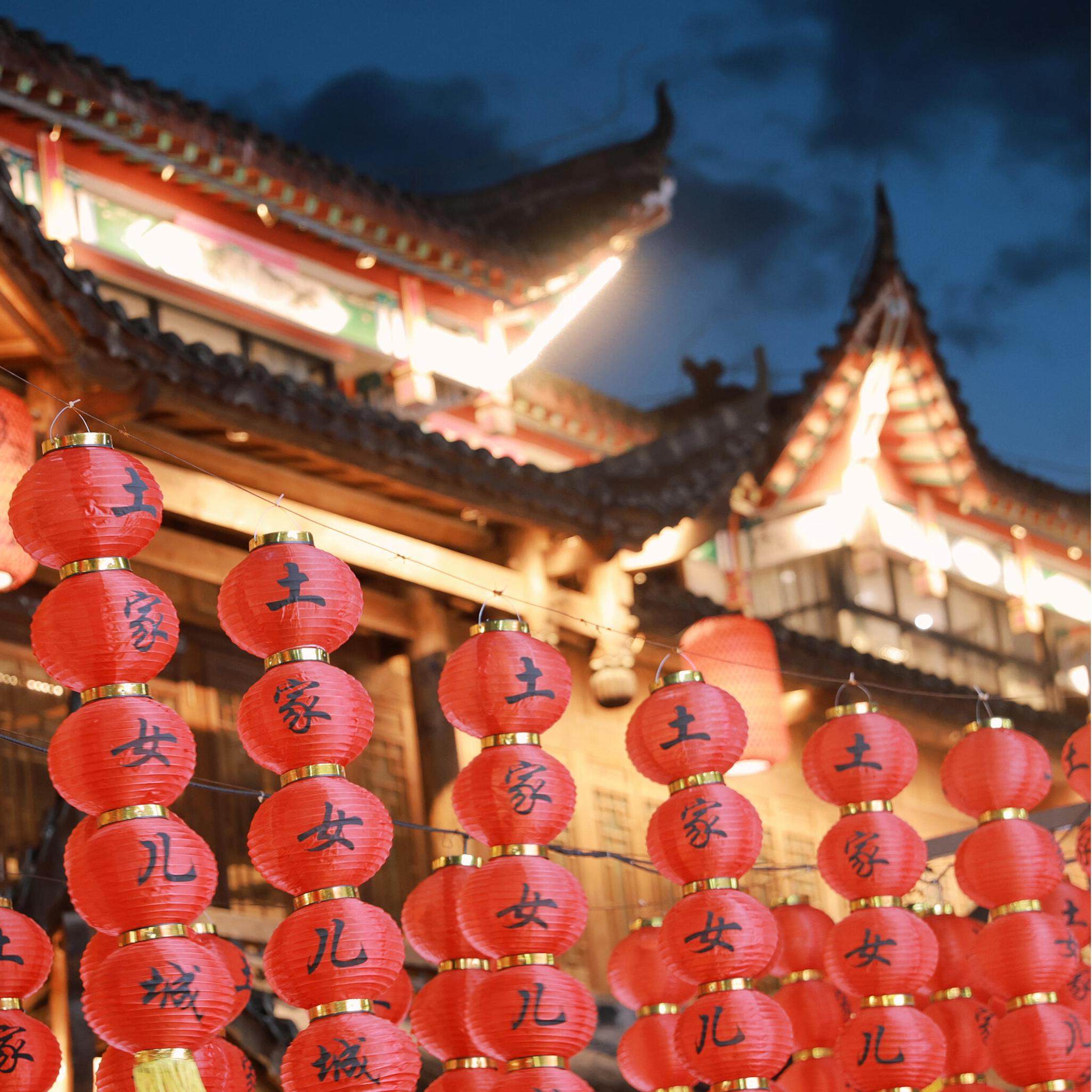 土司城+女儿城+恩施大峡谷2天1晚,管家服务,第一天13点之前开始