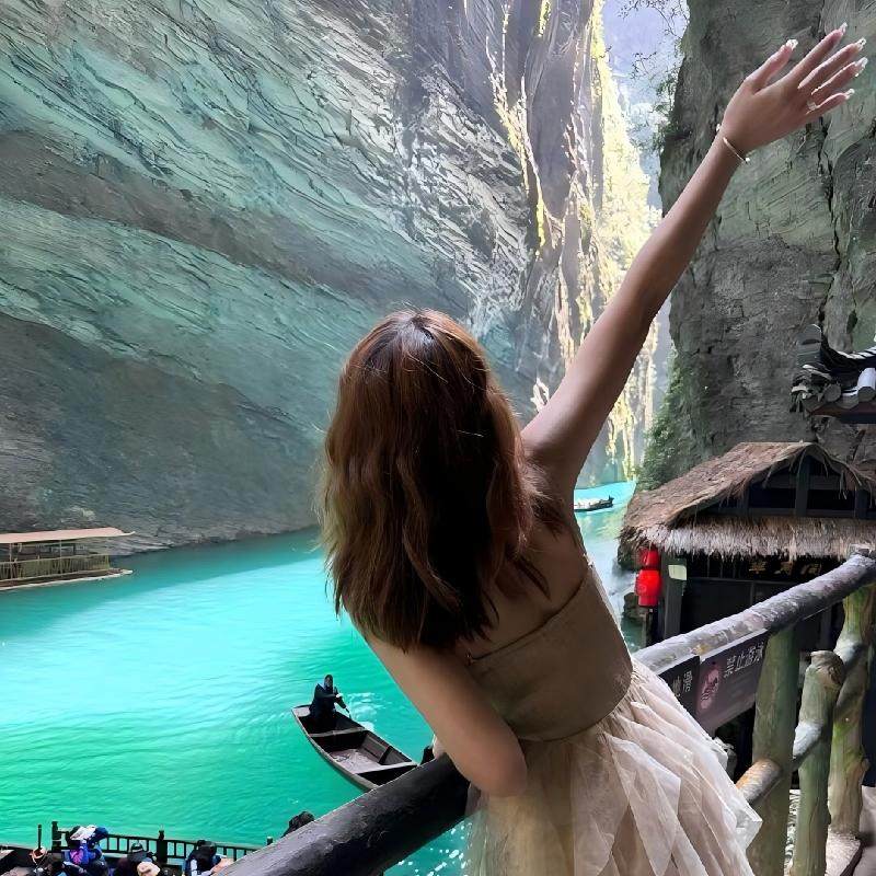 【屏山峡谷+宣恩夜景+恩施大峡谷】2日1晚,8人团,早7点开始行程