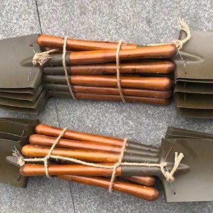 The quality of the small shovel used by engineers to dig corners of houses is very good