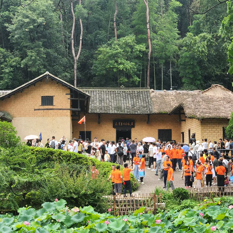 红色旅游韶山一日游毛泽东同志纪念馆/毛主席铜像/毛泽东同志故居