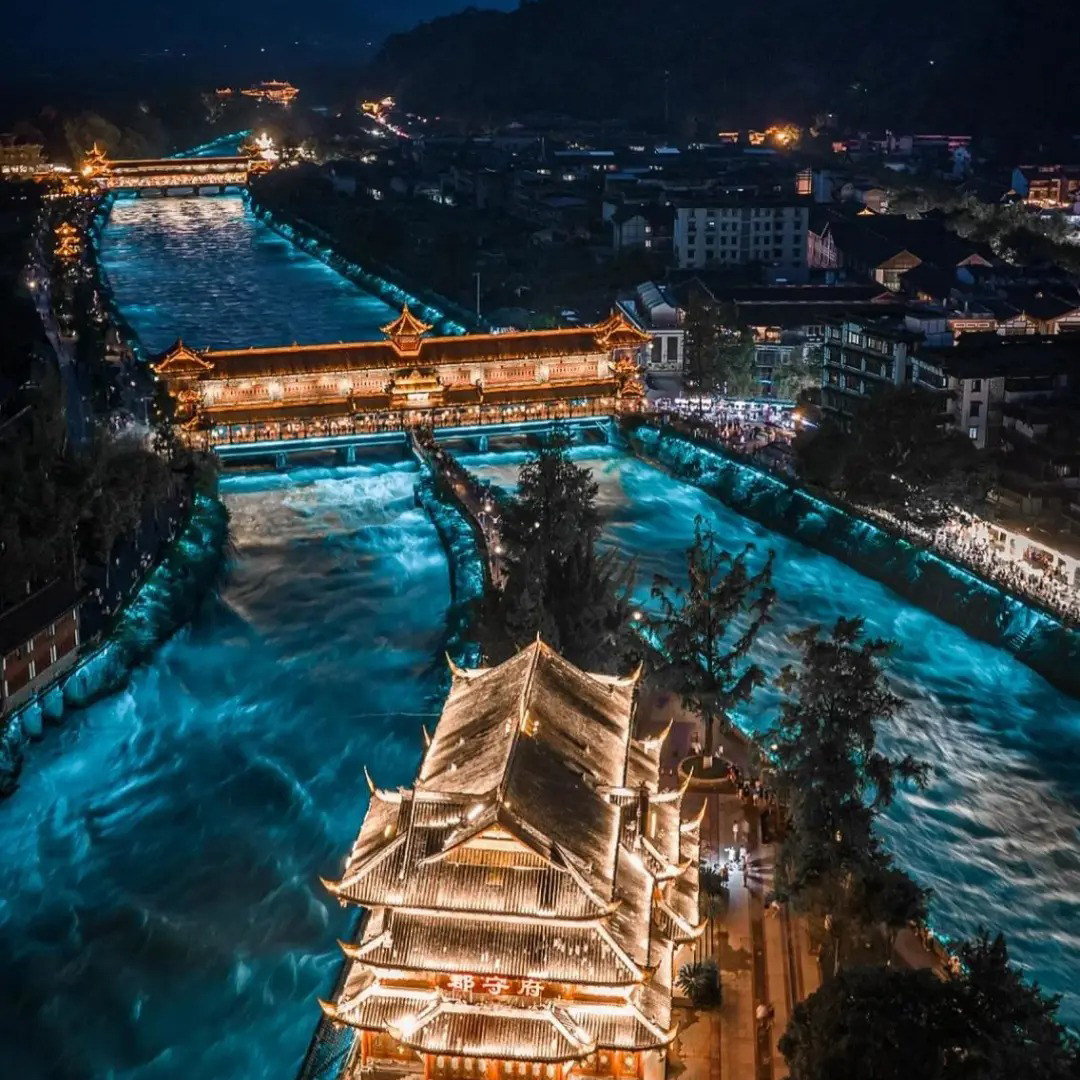 成都5日游 都江堰青城山三星堆熊猫基地武侯祠宽窄巷子5天4晚跟团