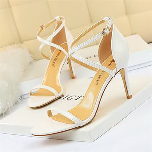 
Stiletto fashion sandals for women 2024 new fashion summer simple patent leather cross strap Z high heels white