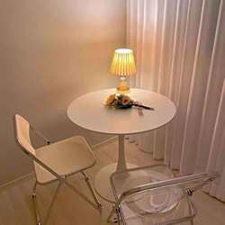 Modern simple negotiation table and chair Nordic balcony casual reception coffee milk tea shop dining table tulip small round table