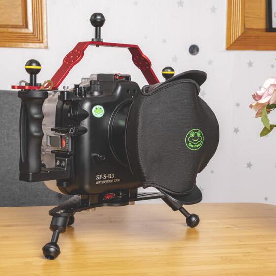 Sea frog photography equipment accessories with both hands holding photography bracket hand -diving diving SLR waterproof shell stent expansion accessories