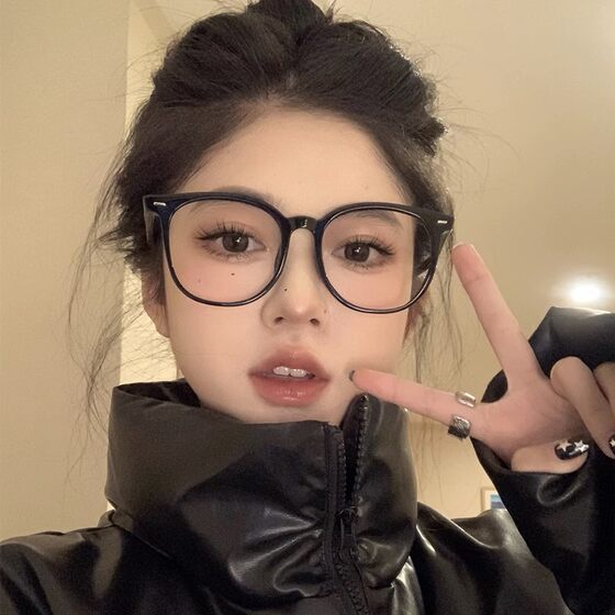 
Large-frame myopia glasses for women can be equipped with 2023 Korean version of the black-framed no-makeup artifact glasses frame with a big face that looks slim and trendy