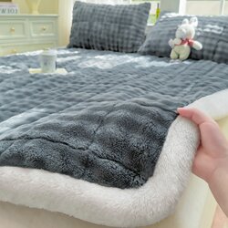 Thickened Warm Bubble Milk Velvet Mattress Pad Coral Fleece Mattress Soft Pad for Home Student Dormitory Single Bed
