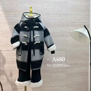 
Boys and girls plaid woolen coat 2024 winter new children's baby plus velvet thickened mid-length hooded coat