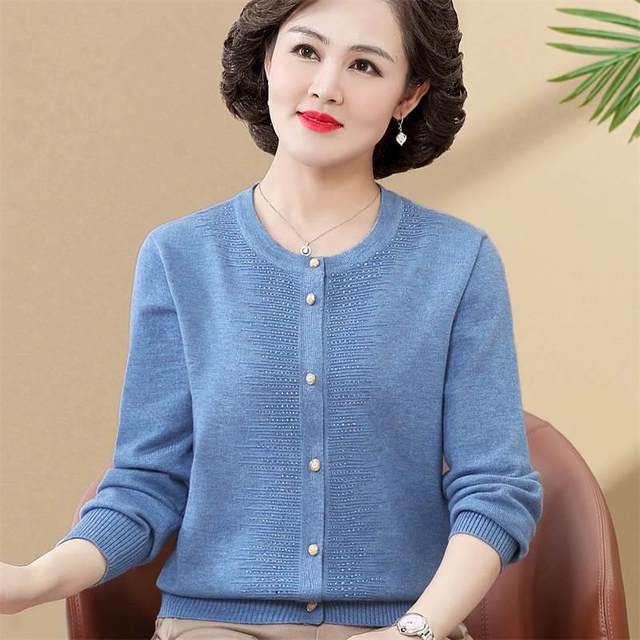 Middle-aged and elderly women's autumn knitted thin cardigan fashionable sweater coat 50-year-old mother's spring and autumn sweater short jacket
