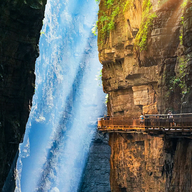 重庆旅游跟团游武陵山大裂谷816核工程乌江画廊纯玩大团一日游
